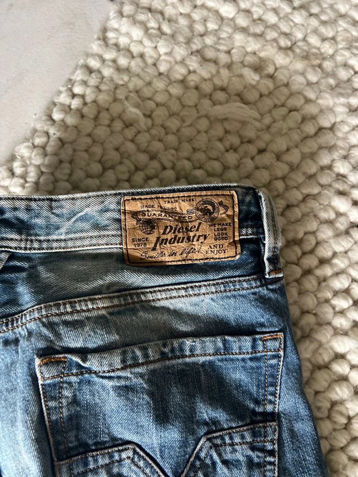 Jean diesel larkee taille 34 - photo numéro 2