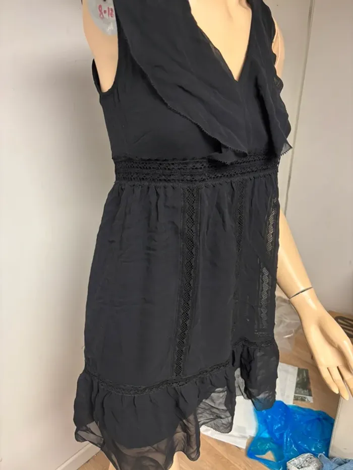 Robe Sezane Neuve avec Étiquette - Taille 36 - Soie Noire - photo numéro 4