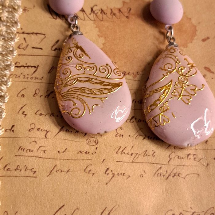 Boucles d'oreilles pendante rose et doré - photo numéro 9