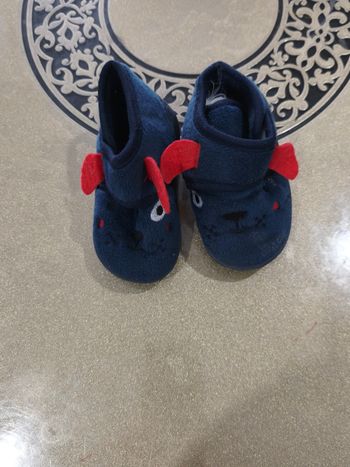 Je vends pantoufle Pour bébé taille 68 
