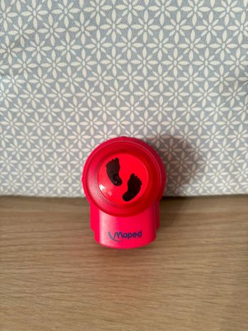 Perfo Déco "Pieds de Bébé" Rouge