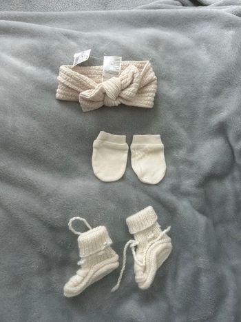 Ensemble naissance bandeau / gants / chaussons neuf 