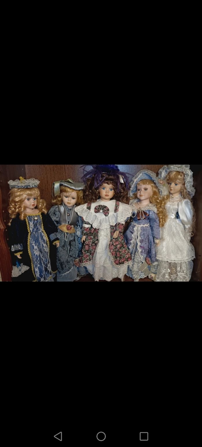 Poupée en porcelaine
