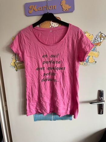 Tee shirt à manches courtes rose à motifs, taille 36/38