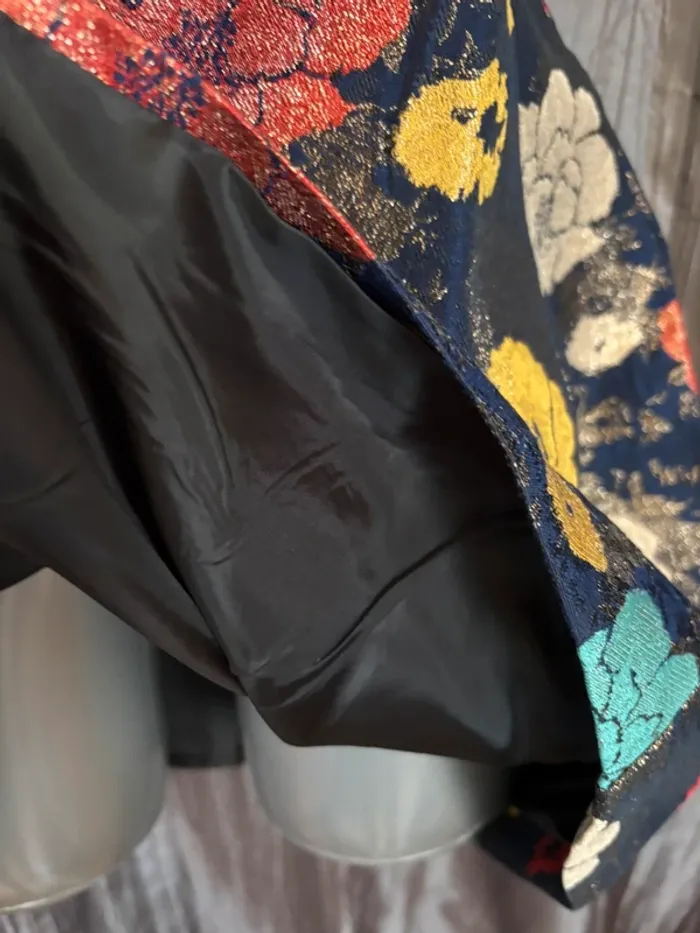 Belle robe ajustée et évasée en brocart à motif floral métallisé S/36 - photo numéro 6