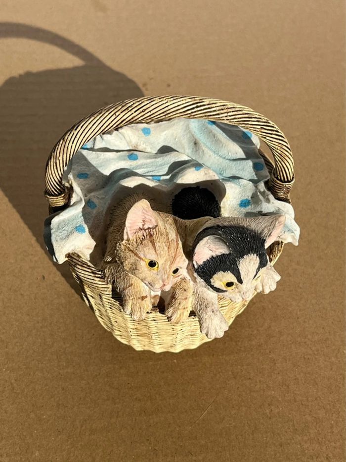 Figurine panier anse avec 2 chats et draps - photo numéro 7