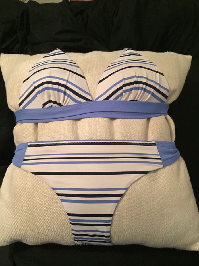 Maillot de bain à rayures - photo numéro 2