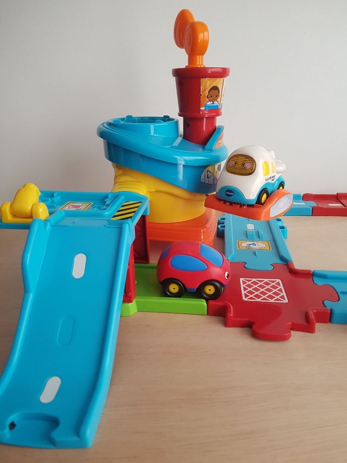 VTech Circuit interactif et avion Mon aéroport interactif Tut tut bolides - photo numéro 2