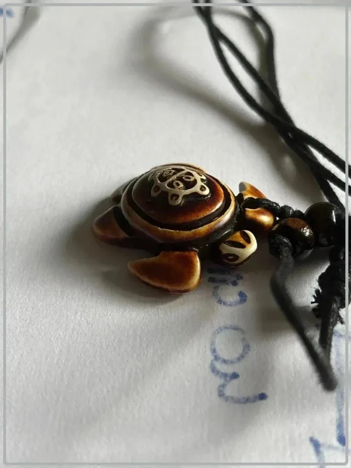Collier tortue en résine - photo numéro 5