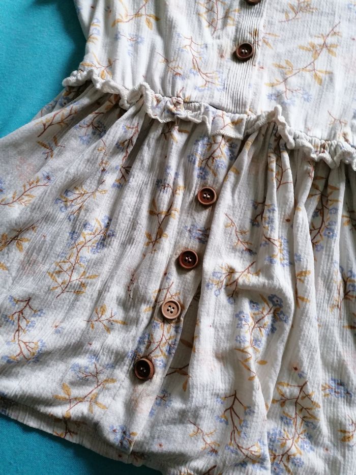 Jolie robe taille 3 ans - photo numéro 3