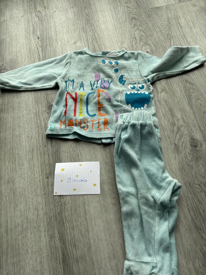 Pyjama, taille 9 mois.