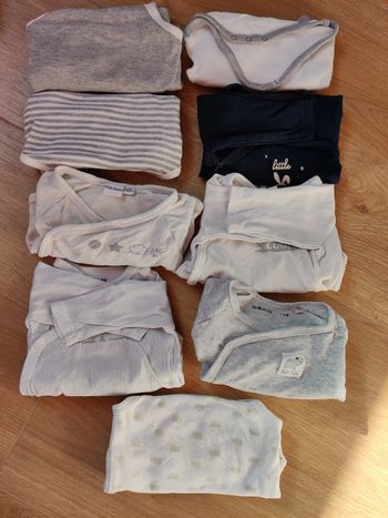 Lot de 9 bodies mixte 1 mois