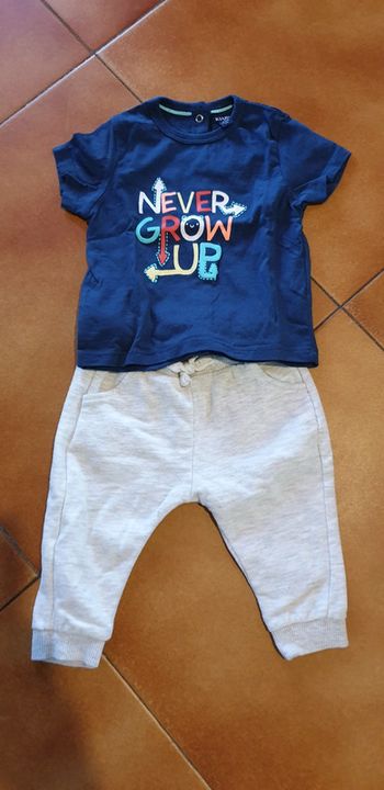 Pantalon survêtement et tee-shirt manche courte