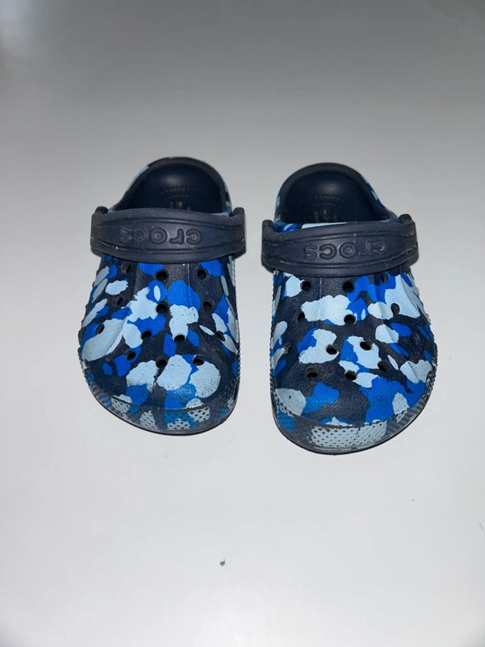 Crocs enfant bleues motif camouflage militaire c8 24/25