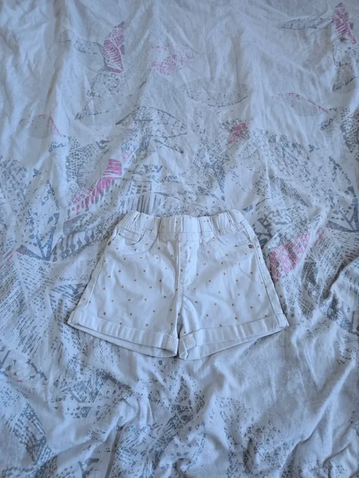 Short fille taille 5 inextenso