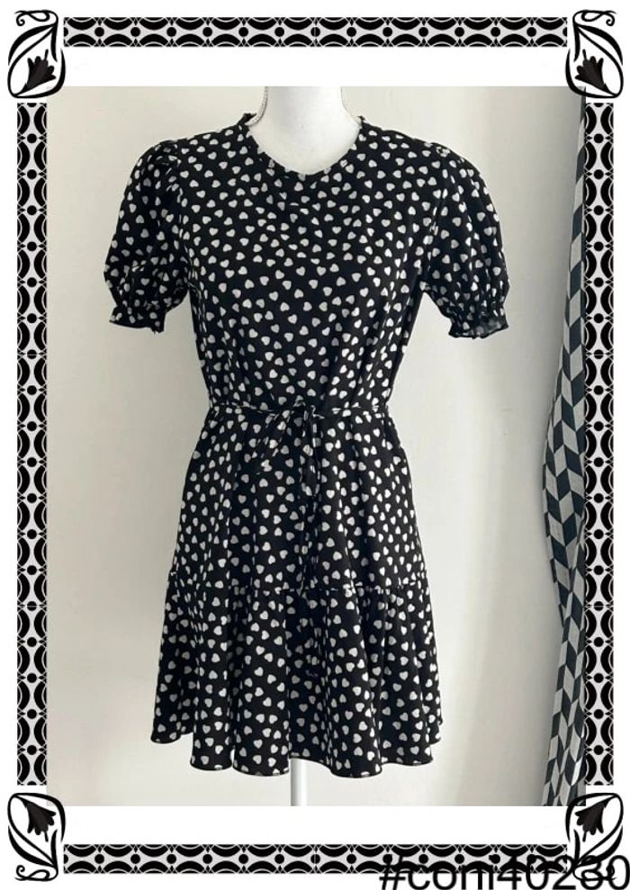 Robe Manches Courtes Plissée Noir Imprimé Cœurs Fabriquée en Italie 🇮🇹 Taille 36