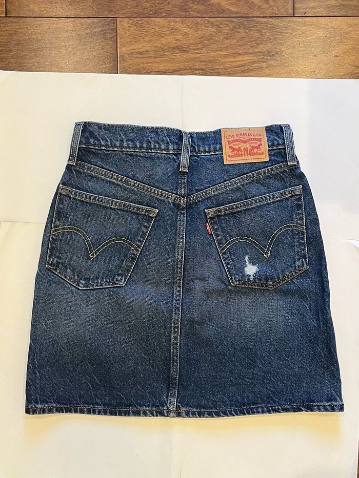 Jupe en jean bleu dark wash levis w26 taille XS - photo numéro 2