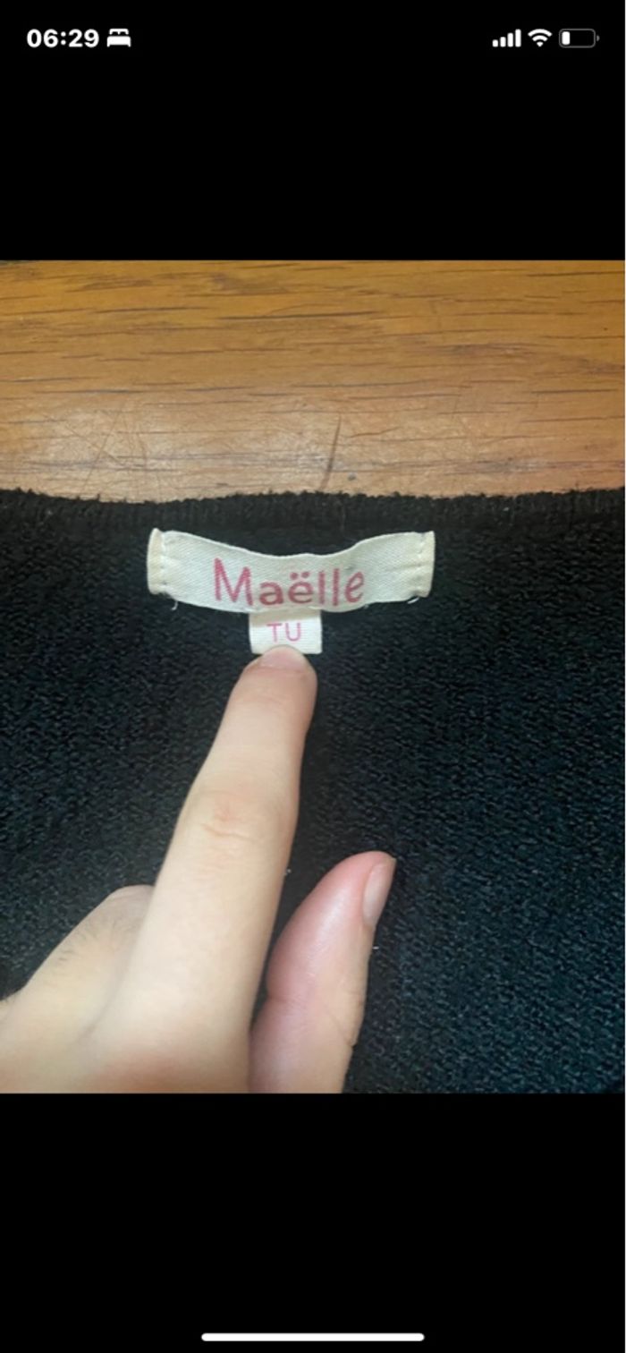 Pull noir décolleté en V - photo numéro 3