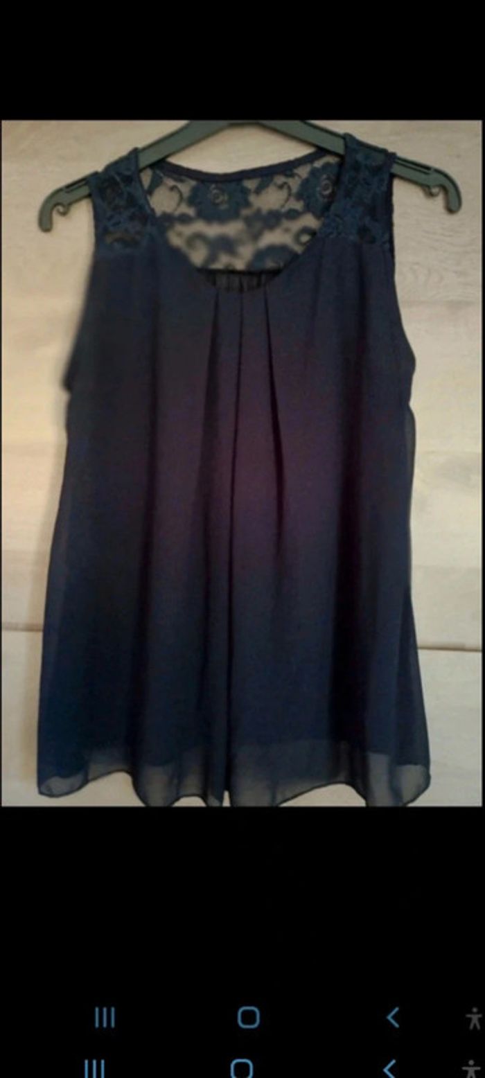 Très belle blouse taille 38 bleu marine Haut du dos dentelé - photo numéro 3