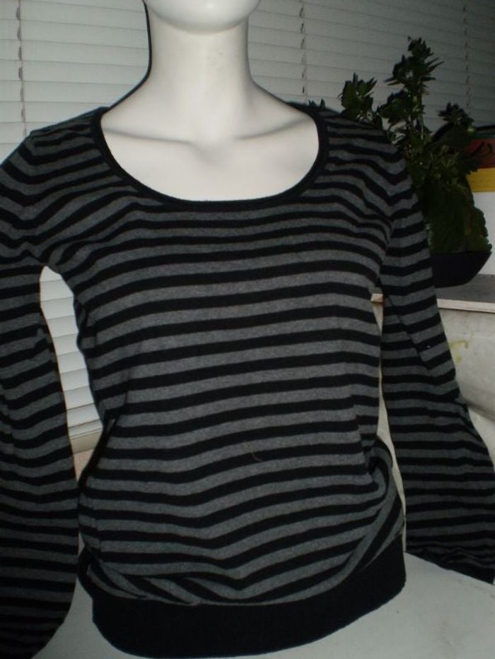 pull rayé noir gris foncé t 38 , peu porté