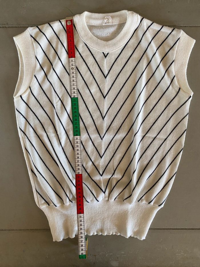 Tee shirt débardeur vintage en maille blanc avec rayures asymétriques noires taille S - photo numéro 8