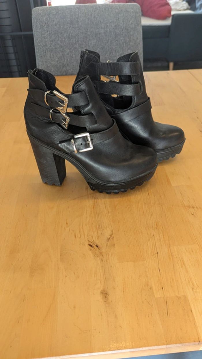 Boots bottines talons sangles cheville ouverte André - photo numéro 3