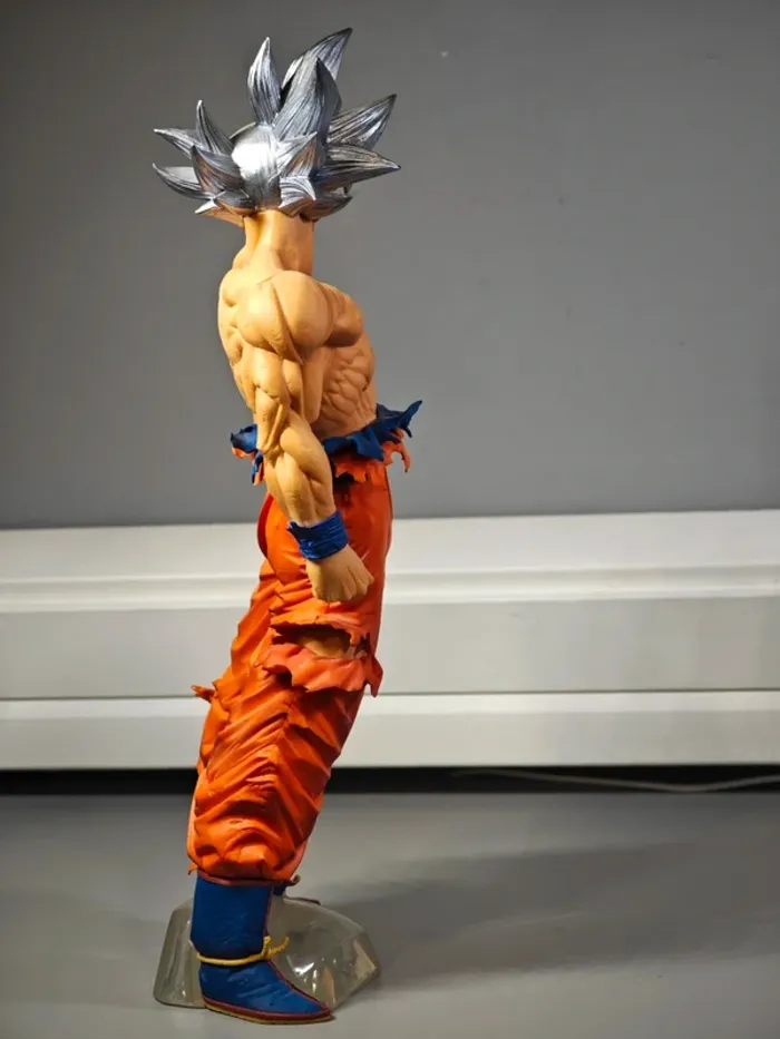 Figurine Dragon Ball Super : Goku Ultra Instinct 32cm Bandai Ichibansho Masterlise Extra avec boîte - photo numéro 4