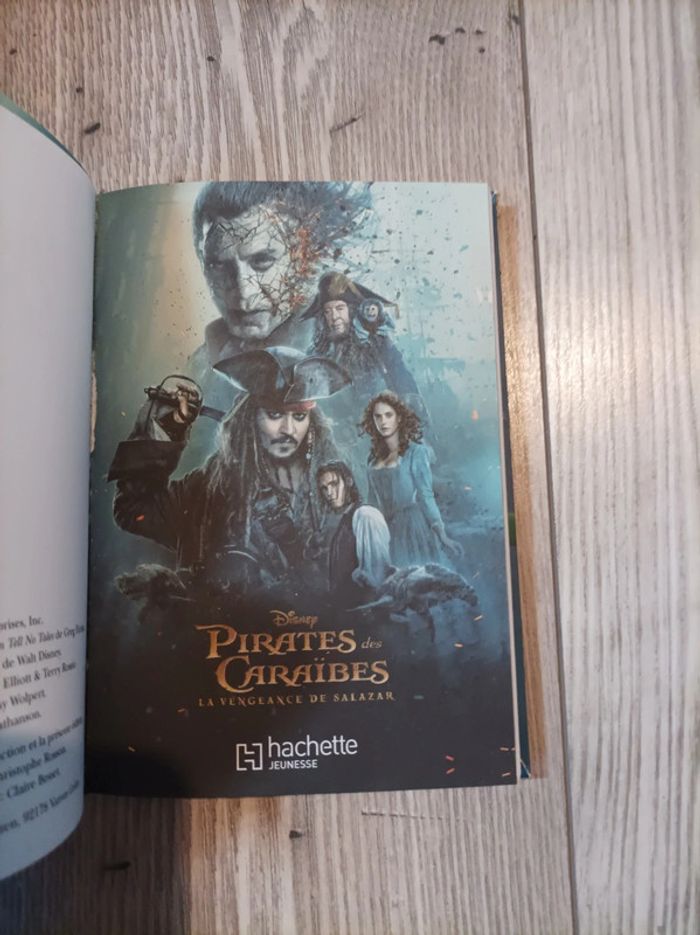 Livre pirates des Caraïbes "la vengeance de Salazar" - photo numéro 2