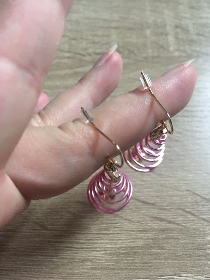 Boucles d’oreilles NEUVES pour femme forme sapin Noël 🎄 couleurs rose et doré - photo numéro 5