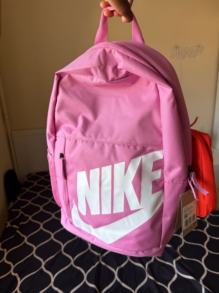 Sac à dos Nike rose avec trousse assortie – Neuf avec étiquettes - photo numéro 10