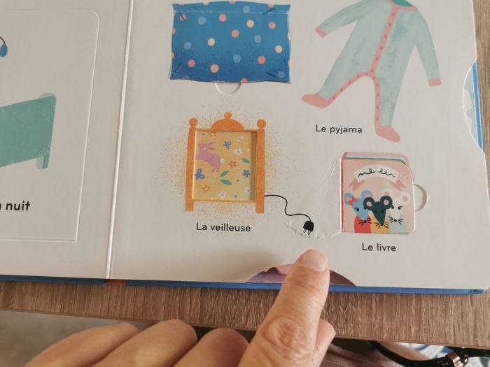 Lot de 2 livres pour bébé un imagier et la journée de bébé - photo numéro 9