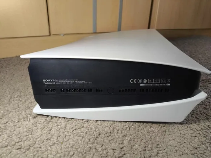 PlayStation 5 Disc Edition – Excellent état – Pack avec 7 jeux et 2 manettes - photo numéro 5