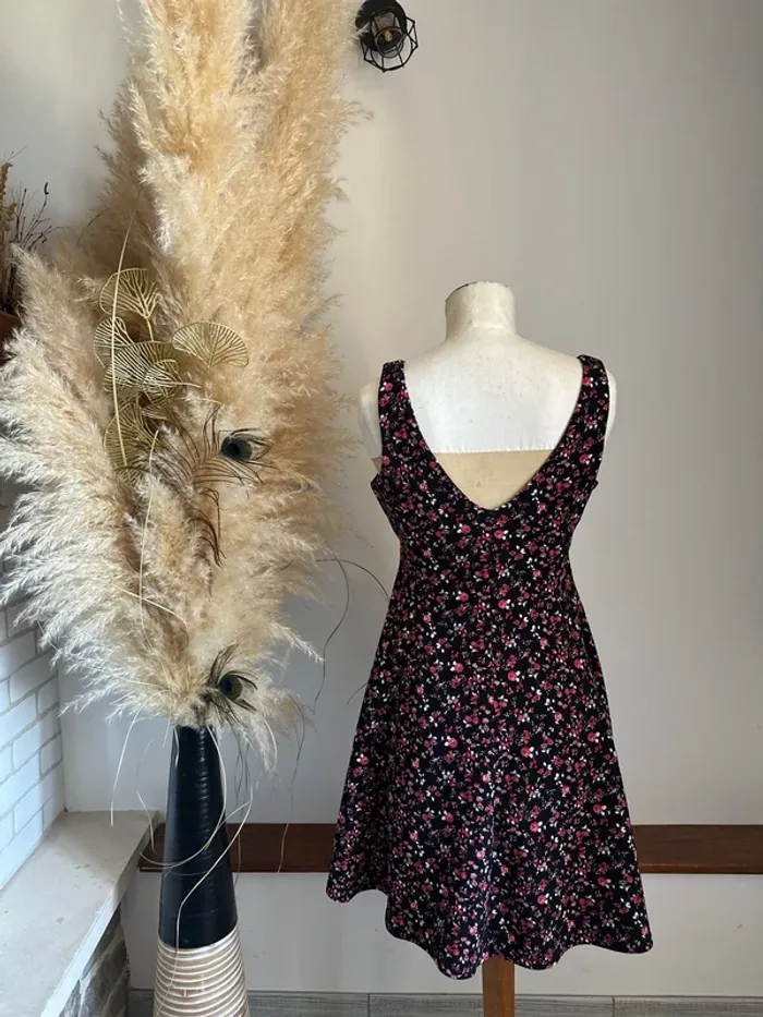 Robe d’été à fleurs cintrée 38/M - photo numéro 2