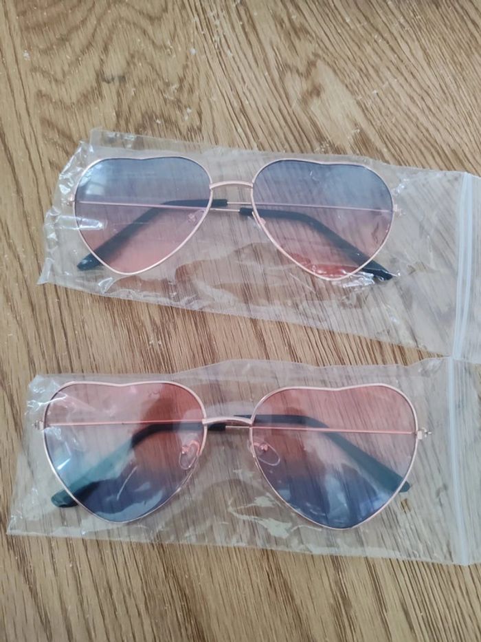 Deux paires de lunettes coeur fantaisie - photo numéro 2
