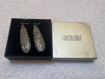 Boucles d oreilles cristaluna larme noir en cristal acrylique swarovski neuf 301 287 00