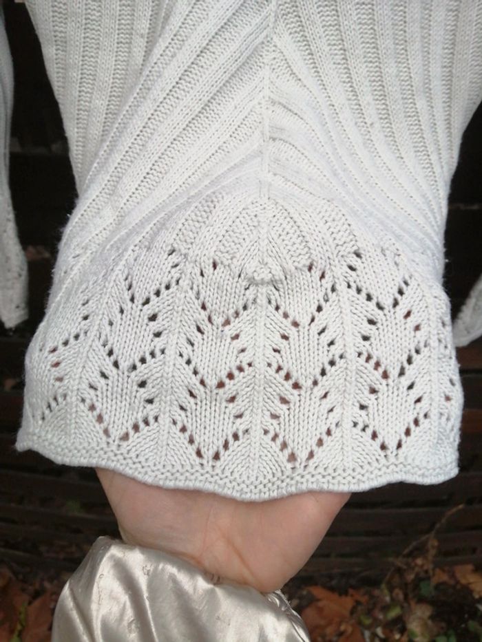 Joli pull beige - photo numéro 3