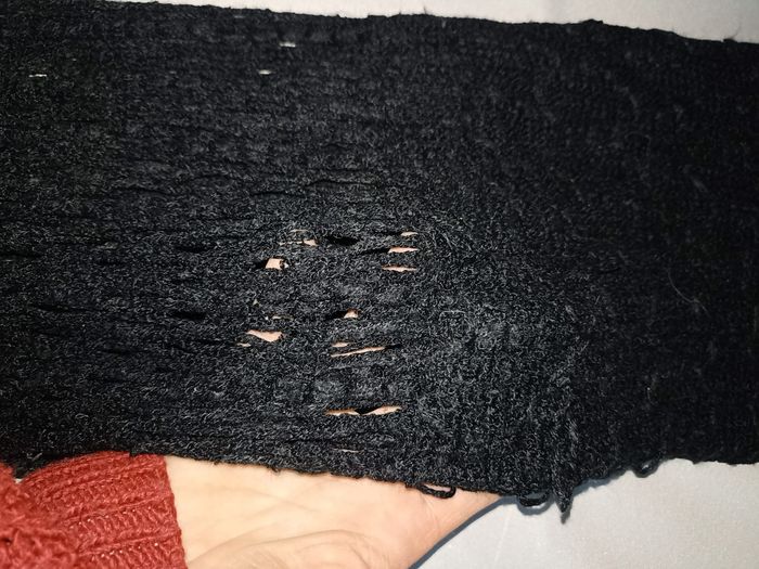 Écharpe Noire Élégante - Le Détail Chic pour Vos Tenues ! - photo numéro 6