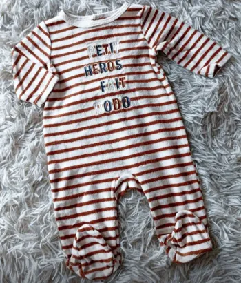 Pyjama "petit héro qui fait dodo" 🐯
