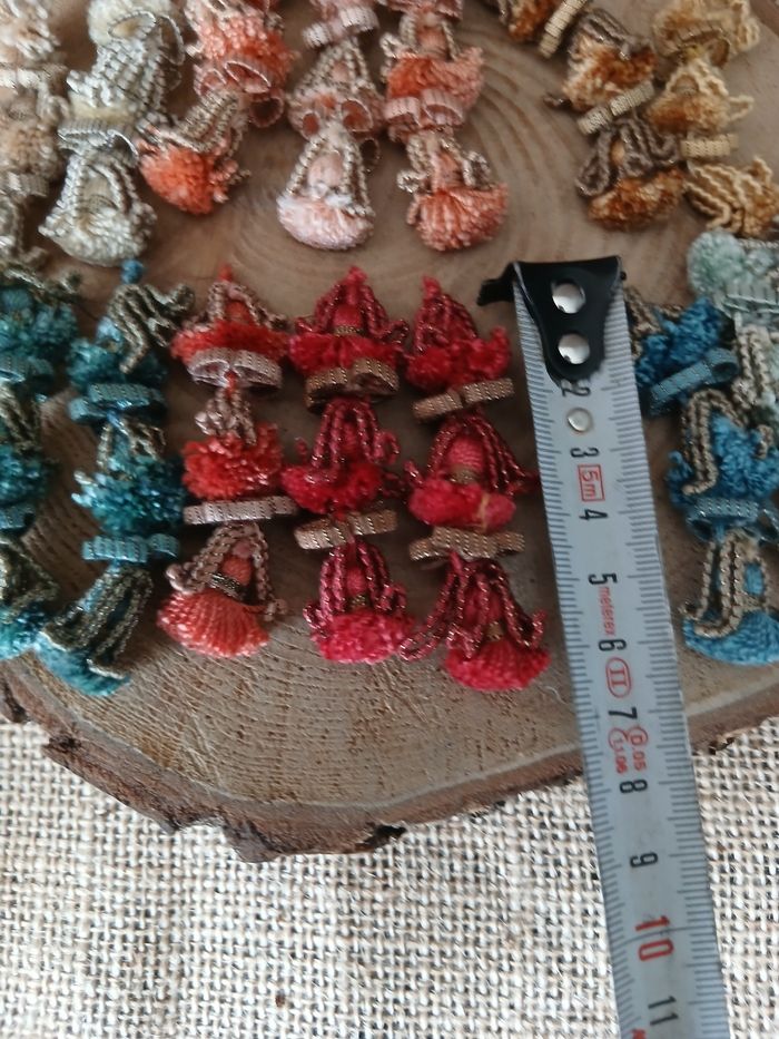 Lot de 15 glands pompons long guipure à coudre ou autre - photo numéro 6