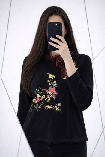 Pull Fleurie Noir Jia-Yi