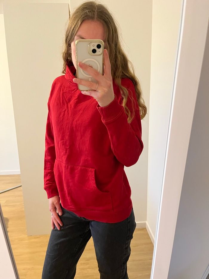 Sweat à capuche rouge