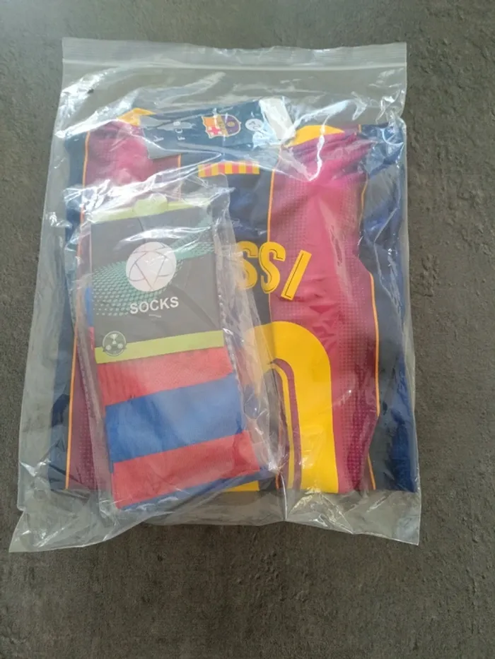 Tenue foot Léo Messi FC Barcelone. T.24 - photo numéro 5