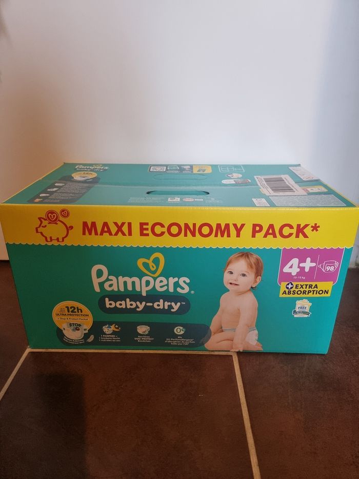 98 couches Pampers taille 4+ pants