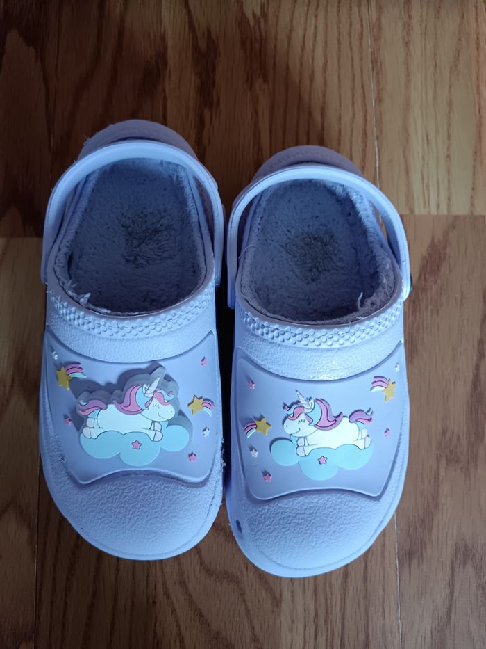 Sabots fourrés chauds type crocs lumineux taille 29 thème licorne - photo numéro 4