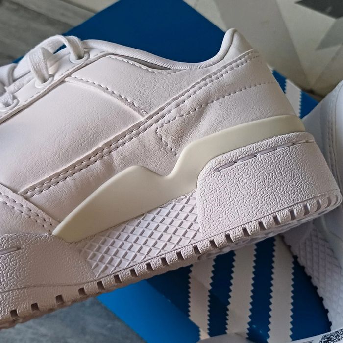 Basket Adidas original taille 29 - photo numéro 10