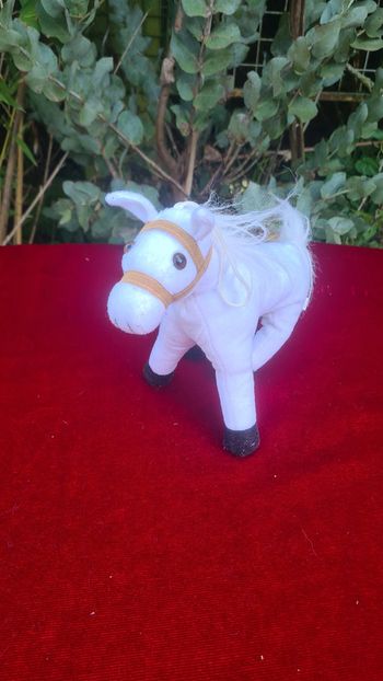 Petit cheval poney Blanc en peluche