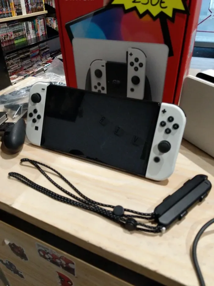 Nintendo Switch OLED - Blanche - photo numéro 6