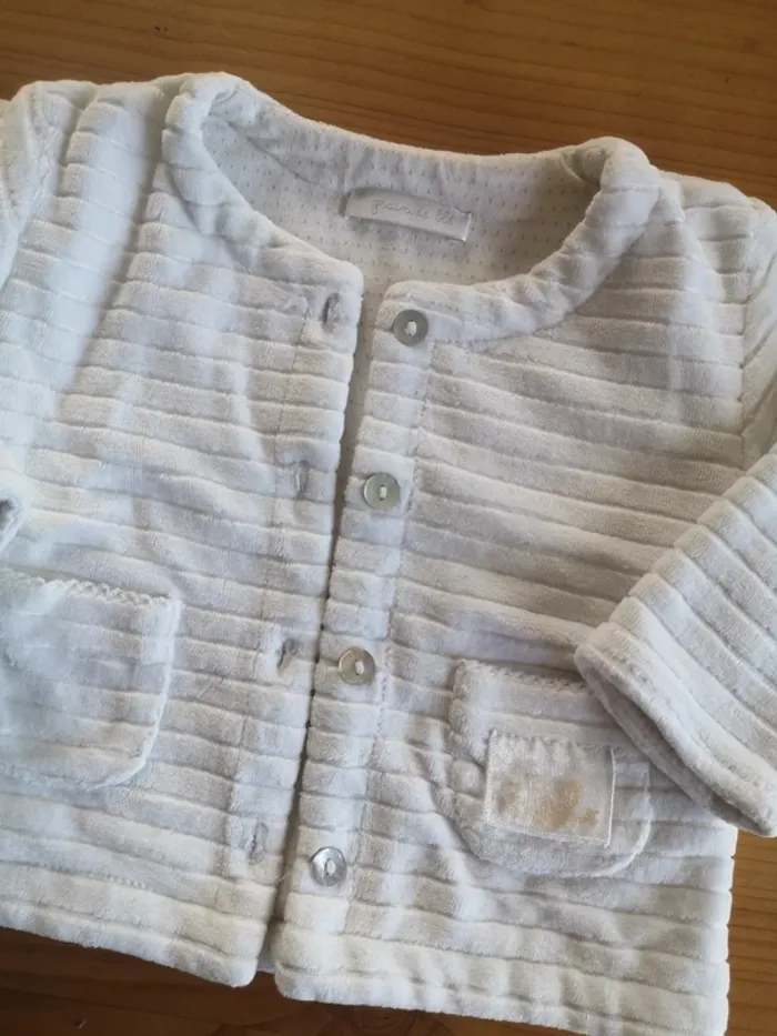 Veste blanche 6 mois - photo numéro 2