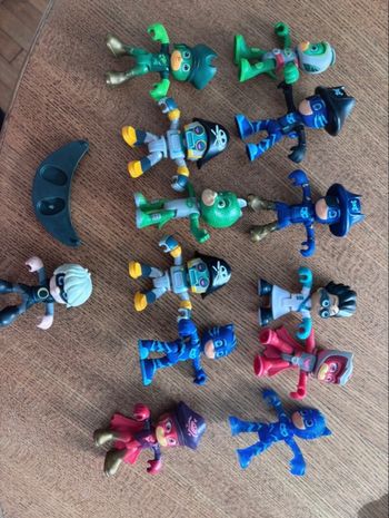 Figurine pyjamask + robot 