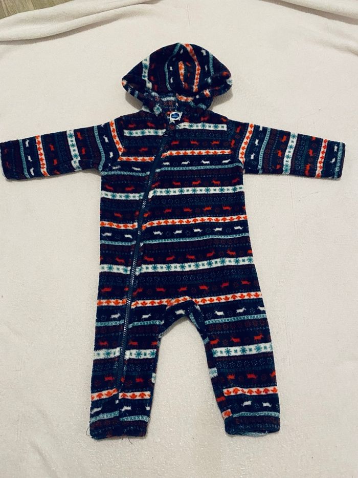 Grenouillère Noël 12 mois – Bleu foncé flocons & rennes – Zip avant – Très bon état